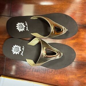 Yellow Box Gold and Black Sandals with Metallic Straps, Mariah SZ 7, NWB